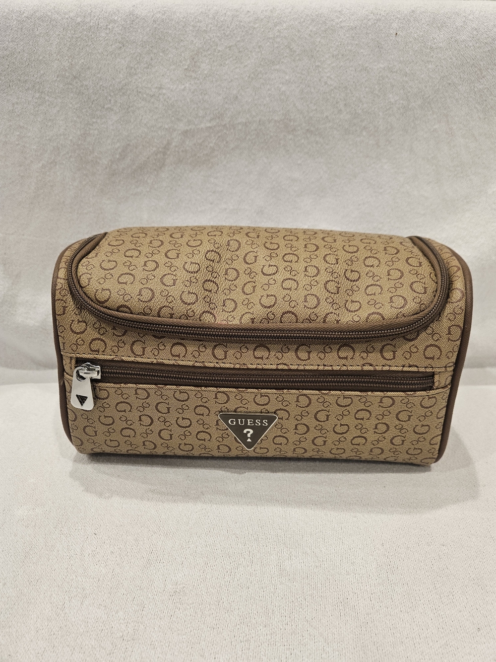 GUESS Monogram Travel Toiletry  Case Cosmetic Bag With Zipper Top Front Unisex